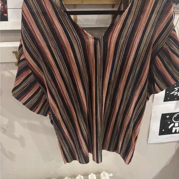 Stunning Anthropologie shimmery thread ruffle top - Picture 5 of 6